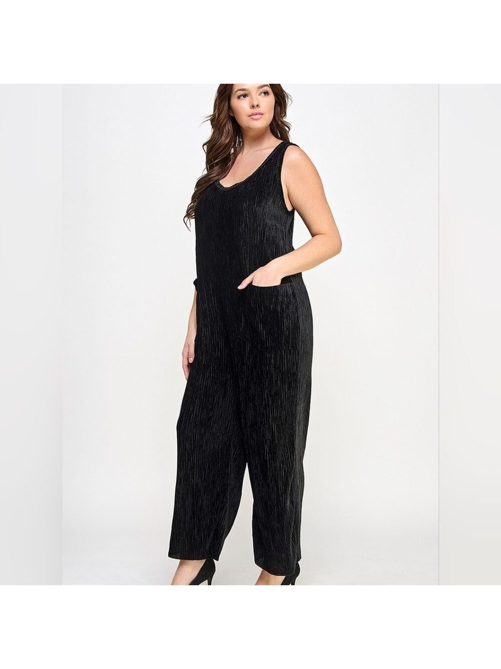 Elegant Black Velvet Sleeveless Jumpsuit Plus Sizes - Picture 2 of 4
